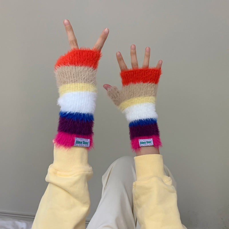 Kolorowe pluszowe rękawiczki w paski