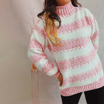 Uformell stripete strikkede genser