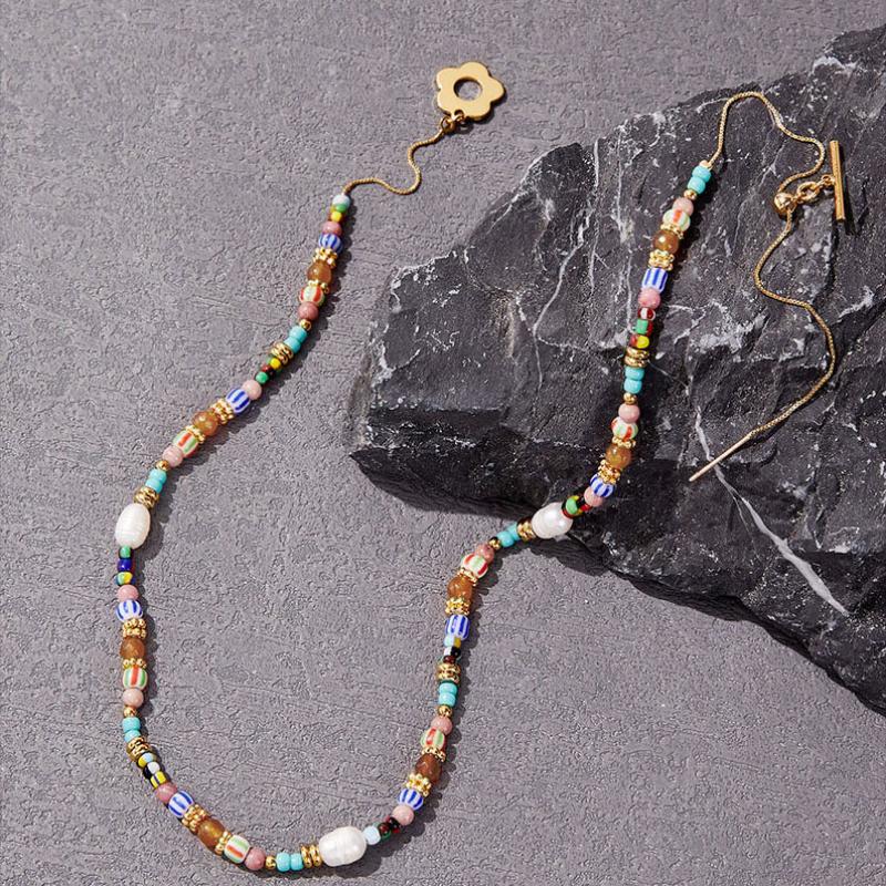 Bohemsk farverig perleret halskæde